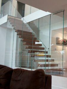 LB- Glass staircase 84