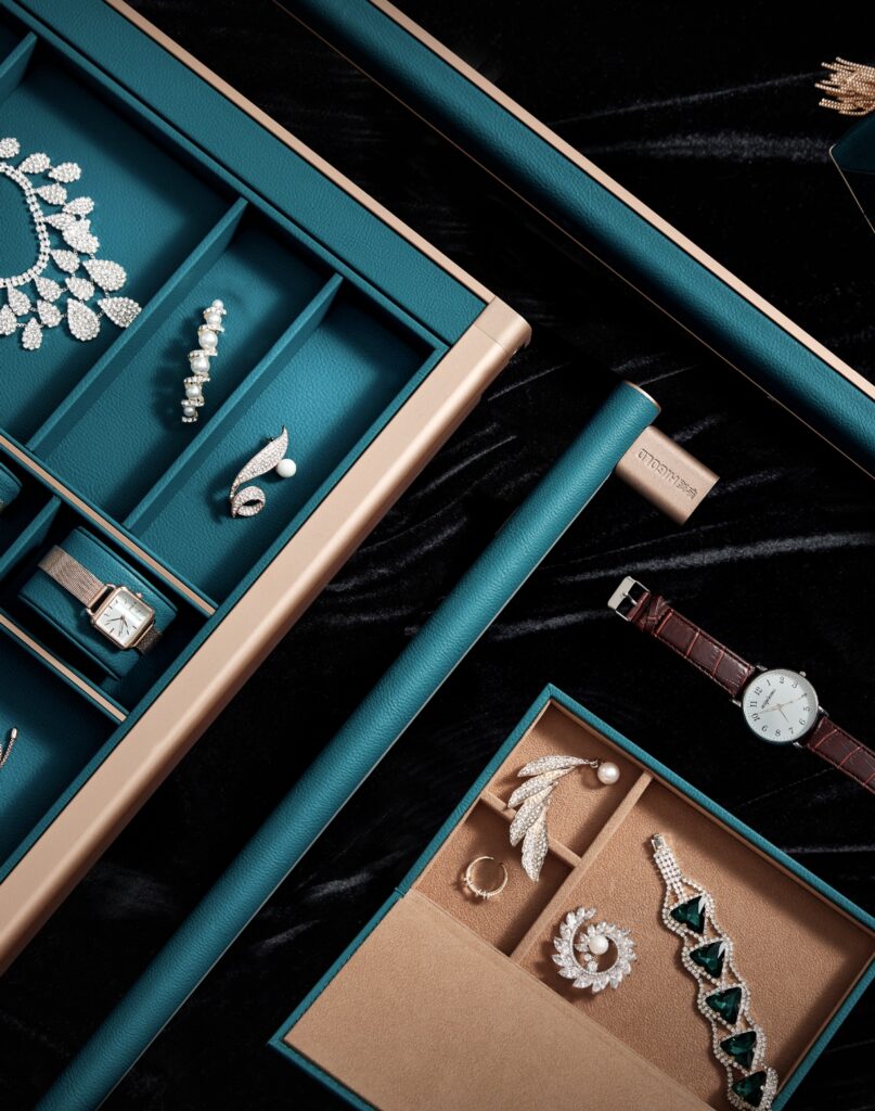 Hi Gold furniture and luxury wardrobe storage accessories