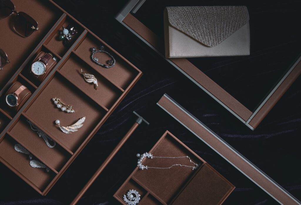 Hi Gold furniture and luxury wardrobe storage accessories